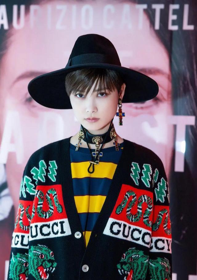 再见金钱，前往贫困村